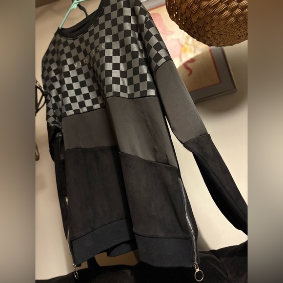 Vie+Richie long sleeve never worn
XL - Picture 12 of 12